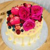 Rosses and hearts macarons cake